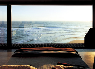 Illustration for article titled Home Floating Over the Pacific Brings Peace, Insane Envy